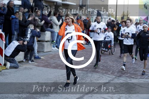 Amsterdam 25 april 2017
Huis Igone de JonghJohan Cruijff run van 14 km vanuit Olympisch stadon naar Arena. Johan Cruijff zou vandaag 70 geworden zijn. oa Estelle Cruijff Johnny Heitinga Sjaak Swart Erben Wennemars deden mee