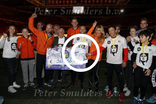 Amsterdam 25 april 2017
Huis Igone de JonghJohan Cruijff run van 14 km vanuit Olympisch stadon naar Arena. Johan Cruijff zou vandaag 70 geworden zijn. oa Estelle Cruijff Johnny Heitinga Sjaak Swart Erben Wennemars deden mee