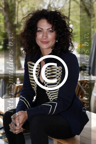 Amsterdam 13 april 2017 
Castpresentatie Huisvrouwen Bestaan Niet in vondel CS in het vondelpark. Eva v d Wijdeven