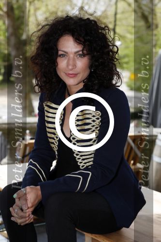 Amsterdam 13 april 2017 
Castpresentatie Huisvrouwen Bestaan Niet in vondel CS in het vondelpark. Eva v d Wijdeven