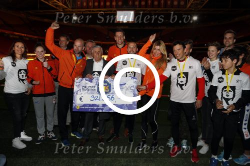 Amsterdam 25 april 2017
Huis Igone de JonghJohan Cruijff run van 14 km vanuit Olympisch stadon naar Arena. Johan Cruijff zou vandaag 70 geworden zijn. oa Estelle Cruijff Johnny Heitinga Sjaak Swart Erben Wennemars deden mee. Evelyne de Bruijn