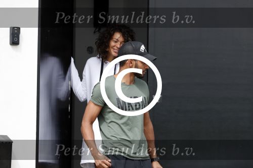 Purmerland 23 april 2017
Fajah Lourens haar nieuwe vriend vertrekt bij haar huis