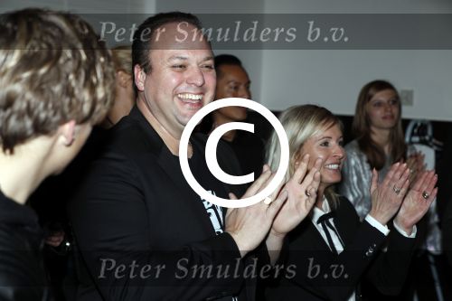 Fijnaart 21 april 2017
O\'g3ne en Frans bauer geven feestje in Fijnaart voor de kinderen van de basisschool de springplank waar ze op gezeten hebben. Mariska Frans Jr Christiaan Lucas en Jan alsmede de vader en moeder van de meiden van O\'g3ne zijn ook aanwezig.