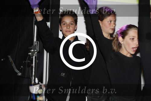 Fijnaart 21 april 2017
O\'g3ne en Frans bauer geven feestje in Fijnaart voor de kinderen van de basisschool de springplank waar ze op gezeten hebben. Mariska Frans Jr Christiaan Lucas en Jan alsmede de vader en moeder van de meiden van O\'g3ne zijn ook aanwezig.