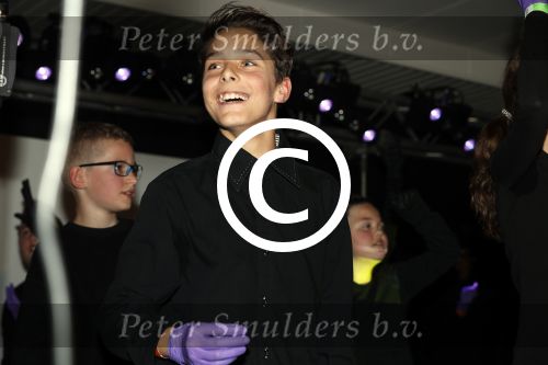Fijnaart 21 april 2017
O\'g3ne en Frans bauer geven feestje in Fijnaart voor de kinderen van de basisschool de springplank waar ze op gezeten hebben. Mariska Frans Jr Christiaan Lucas en Jan alsmede de vader en moeder van de meiden van O\'g3ne zijn ook aanwezig.