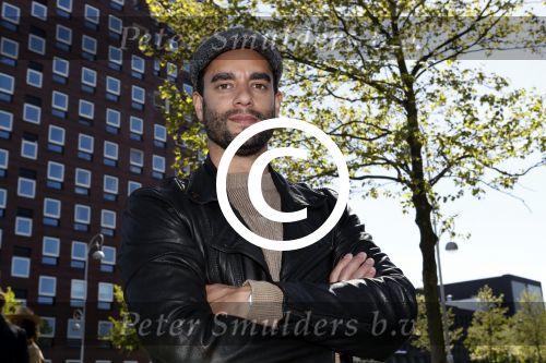 Amsterdam 8 mei 2017
Presentatie L\'Homo met Douwe Bob op de cover. Linda de Mol overhandigt het eerste exemplaar. Freek Bartels