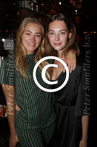 Amsterdam 5 april 2017
Presentatie / feestje van Magnum ijs in het conservatorium hotel. Iedereen kwam in Pyama.
Geraldine Kemper met een vriendin