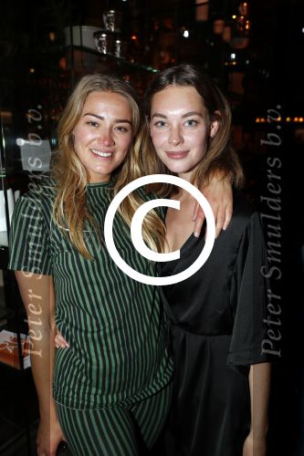 Amsterdam 5 april 2017
Presentatie / feestje van Magnum ijs in het conservatorium hotel. Iedereen kwam in Pyama.
Geraldine Kemper met een vriendin