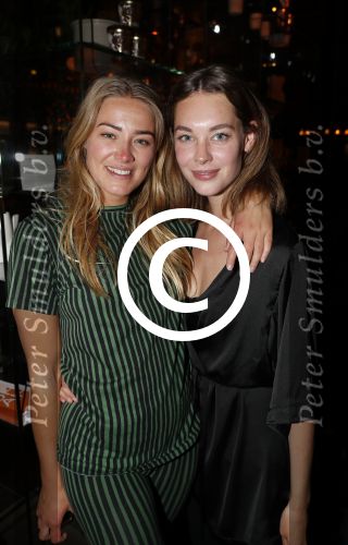Amsterdam 5 april 2017
Presentatie / feestje van Magnum ijs in het conservatorium hotel. Iedereen kwam in Pyama.
Geraldine Kemper met een vriendin