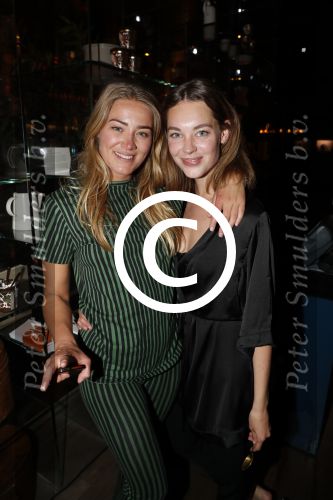 Amsterdam 5 april 2017
Presentatie / feestje van Magnum ijs in het conservatorium hotel. Iedereen kwam in Pyama.
Geraldine Kemper met een vriendin