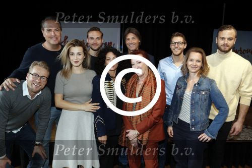Amsterdam 13 april 2017 
Castpresentatie Huisvrouwen Bestaan Niet in vondel CS in het vondelpark. oa Rick Engelkes