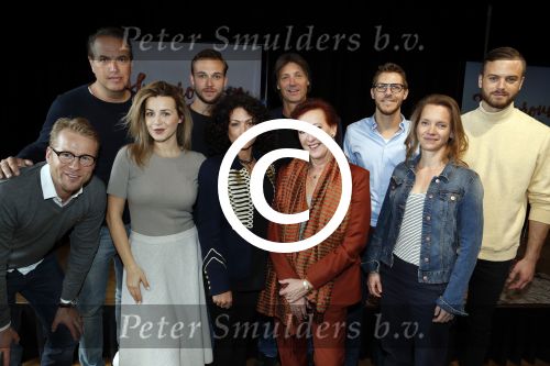Amsterdam 13 april 2017 
Castpresentatie Huisvrouwen Bestaan Niet in vondel CS in het vondelpark. oa Rick Engelkes