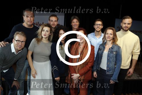 Amsterdam 13 april 2017 
Castpresentatie Huisvrouwen Bestaan Niet in vondel CS in het vondelpark. oa Rick Engelkes