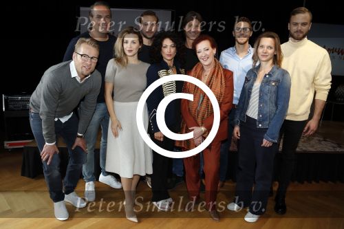 Amsterdam 13 april 2017 
Castpresentatie Huisvrouwen Bestaan Niet in vondel CS in het vondelpark. oa Rick Engelkes
