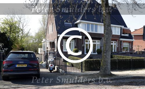 Amsterdam 8 april 2017 
Humberto Tan en Ineke beider auto\'s staan op de oprit van hun huis.