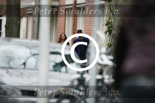 Amsterdam 12 april 2017
Humberto Tan met zijn vrouw Ineke op straat in amsterdam zuid