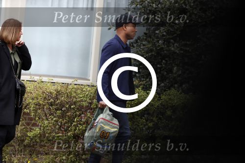 Amsterdam 12 april 2017
Humberto Tan met zijn vrouw Ineke op straat in amsterdam zuid
