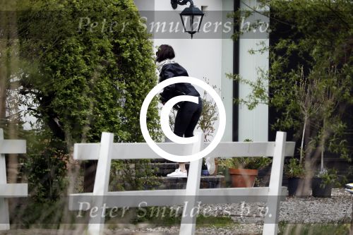 Amsterdam Uitdam 23 april 2017
Thijs Romer en zijn vriendin Igone de Jongh ( en haar zoontje) gaan naar het huis van Katja Schuurman om de verjaardag van Semmie te vieren