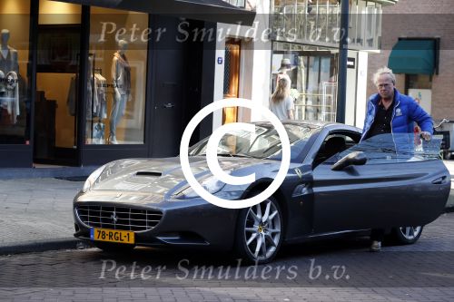 Amsterdam 24 maart 2017  
Jack Spijkwerman toert met zijn zoon door amsterdam zuid  met een ferrari
