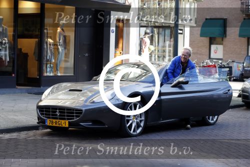 Amsterdam 24 maart 2017  
Jack Spijkwerman toert met zijn zoon door amsterdam zuid  met een ferrari