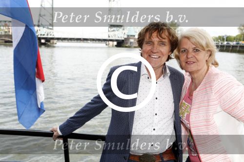 Rotterdam 9 mei 2017
Presentatie cd Joke Bruijs op een boot in Rotterdam. Jacques Herb met vrouw Diny