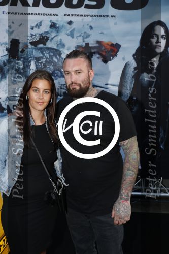 Amsterdam 11 april 2017
Premiere the fast and the furious 8 in pathe arena. jamie Saunders met vriendin