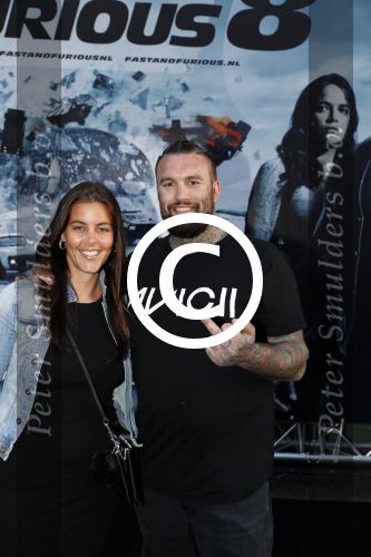 Amsterdam 11 april 2017
Premiere the fast and the furious 8 in pathe arena. jamie Saunders met vriendin