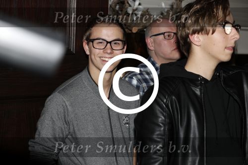 Fijnaart 21 april 2017
O\'g3ne en Frans bauer geven feestje in Fijnaart voor de kinderen van de basisschool de springplank waar ze op gezeten hebben. Mariska Frans Jr Christiaan Lucas en Jan alsmede de vader en moeder van de meiden van O\'g3ne zijn ook aanwezig.