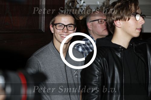 Fijnaart 21 april 2017
O\'g3ne en Frans bauer geven feestje in Fijnaart voor de kinderen van de basisschool de springplank waar ze op gezeten hebben. Mariska Frans Jr Christiaan Lucas en Jan alsmede de vader en moeder van de meiden van O\'g3ne zijn ook aanwezig.