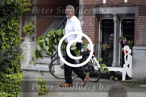Amsterdam 11 mei 2017 
Jeroen Krabbe als tuinman voor zijn huis