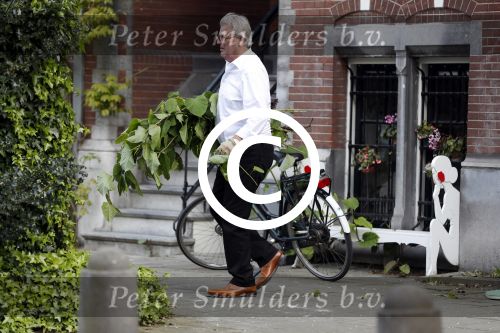 Amsterdam 11 mei 2017 
Jeroen Krabbe als tuinman voor zijn huis