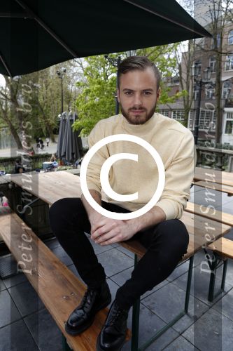 Amsterdam 13 april 2017 
Castpresentatie Huisvrouwen Bestaan Niet in vondel CS in het vondelpark. Jim bakkum