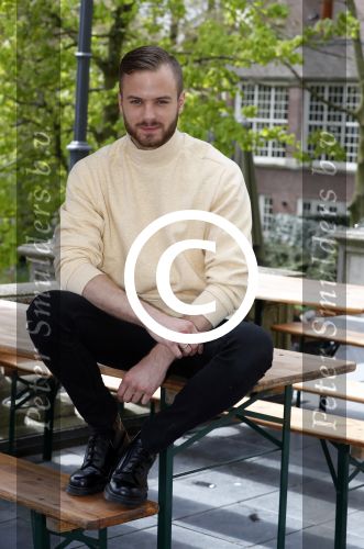 Amsterdam 13 april 2017 
Castpresentatie Huisvrouwen Bestaan Niet in vondel CS in het vondelpark. Jim bakkum