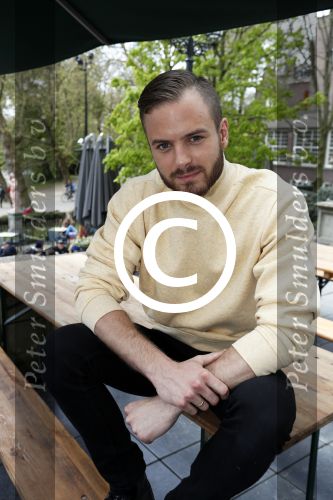 Amsterdam 13 april 2017 
Castpresentatie Huisvrouwen Bestaan Niet in vondel CS in het vondelpark. Jim bakkum