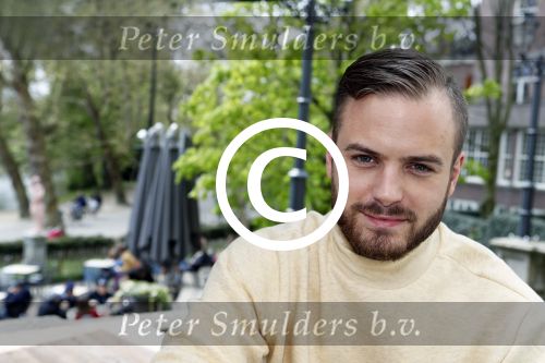 Amsterdam 13 april 2017 
Castpresentatie Huisvrouwen Bestaan Niet in vondel CS in het vondelpark. Jim bakkum
