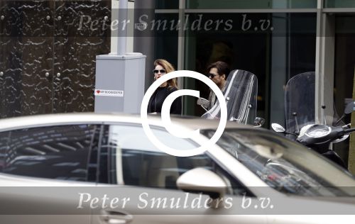 Amsterdam 19 april 2017
Waylon op bezoek bij Joelle Witschge met zijn gouden porsche panamera