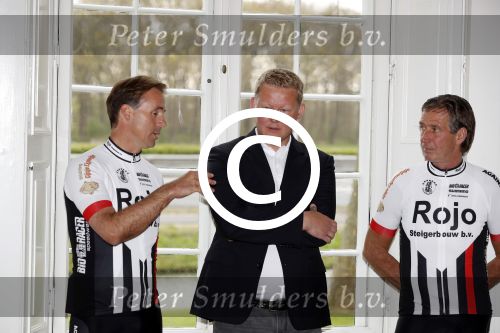 Nijkerk 14 april 2017
Presentatie sterren wielrennersteam  van jeroen Mantel. Johan v d Velde en Eric Breukink