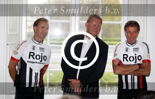 Nijkerk 14 april 2017
Presentatie sterren wielrennersteam  van jeroen Mantel. Johan v d Velde en Eric Breukink