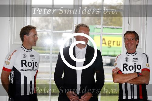 Nijkerk 14 april 2017
Presentatie sterren wielrennersteam  van jeroen Mantel. Johan v d Velde en Eric Breukink