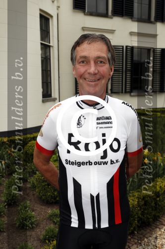 Nijkerk 14 april 2017
Presentatie sterren wielrennersteam  van jeroen Mantel. Johan v d Velde en Eric Breukink