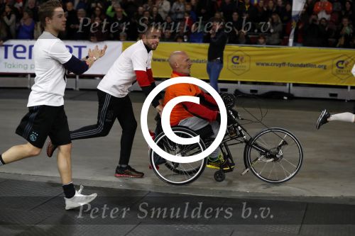 Amsterdam 25 april 2017
Huis Igone de JonghJohan Cruijff run van 14 km vanuit Olympisch stadon naar Arena. Johan Cruijff zou vandaag 70 geworden zijn. oa Estelle Cruijff Johnny Heitinga Sjaak Swart Erben Wennemars deden mee