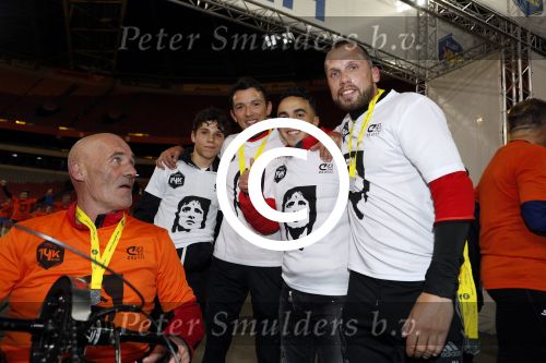 Amsterdam 25 april 2017
Huis Igone de JonghJohan Cruijff run van 14 km vanuit Olympisch stadon naar Arena. Johan Cruijff zou vandaag 70 geworden zijn. oa Estelle Cruijff Johnny Heitinga Sjaak Swart Erben Wennemars deden mee