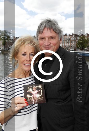 Rotterdam 9 mei 2017
Presentatie cd Joke Bruijs op een boot in Rotterdam. Joke met partner Frits Landesbergen