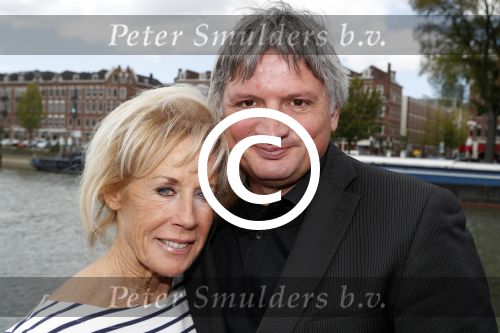 Rotterdam 9 mei 2017
Presentatie cd Joke Bruijs op een boot in Rotterdam. Joke met partner Frits Landesbergen