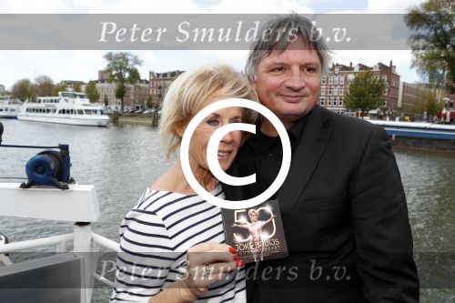 Rotterdam 9 mei 2017
Presentatie cd Joke Bruijs op een boot in Rotterdam. Joke met partner Frits Landesbergen