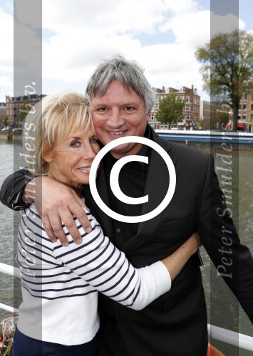 Rotterdam 9 mei 2017
Presentatie cd Joke Bruijs op een boot in Rotterdam. Joke met partner Frits Landesbergen
