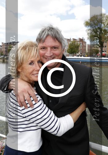 Rotterdam 9 mei 2017
Presentatie cd Joke Bruijs op een boot in Rotterdam. Joke met partner Frits Landesbergen