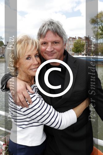 Rotterdam 9 mei 2017
Presentatie cd Joke Bruijs op een boot in Rotterdam. Joke met partner Frits Landesbergen