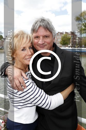 Rotterdam 9 mei 2017
Presentatie cd Joke Bruijs op een boot in Rotterdam. Joke met partner Frits Landesbergen