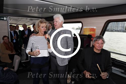 Rotterdam 9 mei 2017
Presentatie cd Joke Bruijs op een boot in Rotterdam. Joke met Gerard Cox